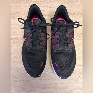 Nike Quest Women's Black and Hot Pink Sneakers